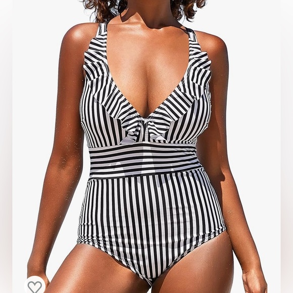 Cupshe stripped swimsuit - Picture 1 of 3